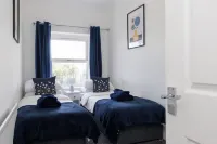Two bed Apartment With Sea Views in Bognor Regis Hotels near University of Chichester