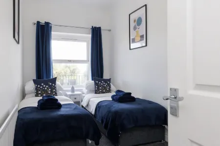 Two bed Apartment With Sea Views in Bognor Regis Отели в г. Богнор-Регис