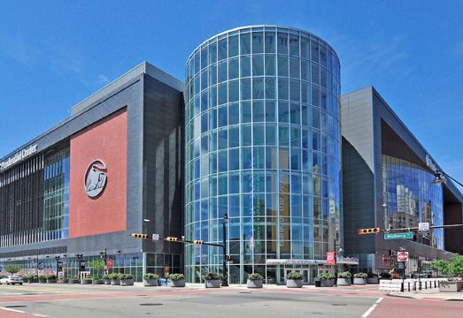 2. 홀리데이 인 익..