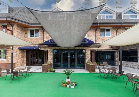 Camp Jirisan Parkview Отели рядом с достопримечательностью «Gurye Sansuyu Village»