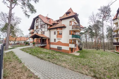 Apartamenty Sun & Snow Willa Teresa Przy Lesie - Blisko plaży I Centrum Hôtels à : Krynica Morska