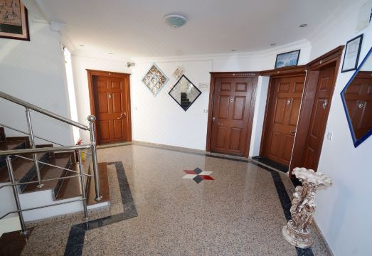 베야즈 코나크 에브레리