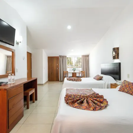 Costa de Oro Beach Hotel