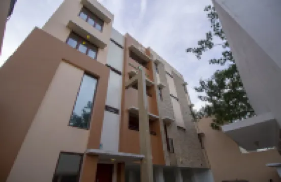 RedDoorz Plus @ CBD Bintaro Các khách sạn ở Pondok Aren