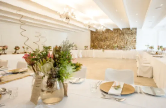 Swartberg Hotel, Cork Tree Collection