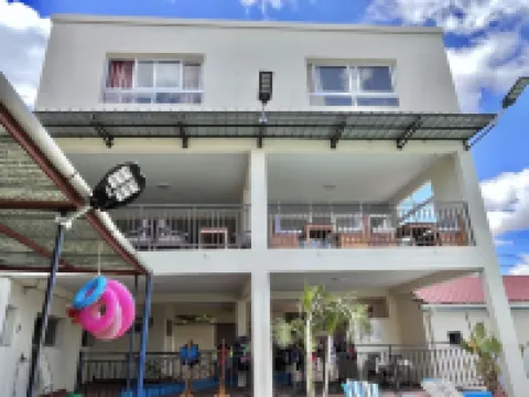 Hôtel - Appartement meublé " les Flots Bleu " โรงแรมในอานตานานารีโว