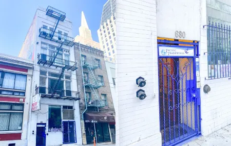 ITH San Francisco Pacific Tradewinds Backpacker Hostel