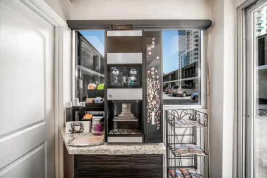 Inn at 50 - Long Beach Convention Center