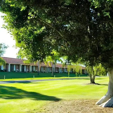 Lakeside Lodge Motel