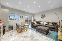 Spacious 4 Bedroom 4 Bath-Free Parking Great Links