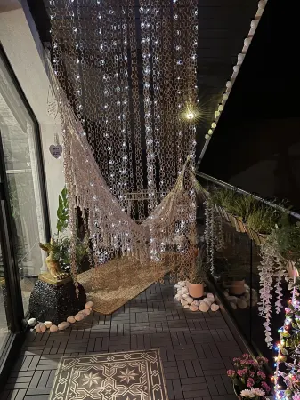 Artsy Retreat - Sleeps 6 Free Parking & Balcony