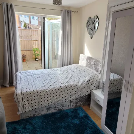 Apartment - Sleeps 2 - Parking - Wi-Fi