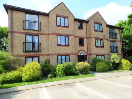 Malting-Green Door-One Bedroom Apartment Отели рядом с достопримечательностью «Уипснейдский зоопарк»