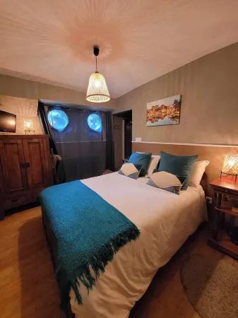 Péniche Amboise Maison d'Hôtes Flottante Toulouse Centre Отели рядом с достопримечательностью «Монастырь якобинцев в Тулузе»