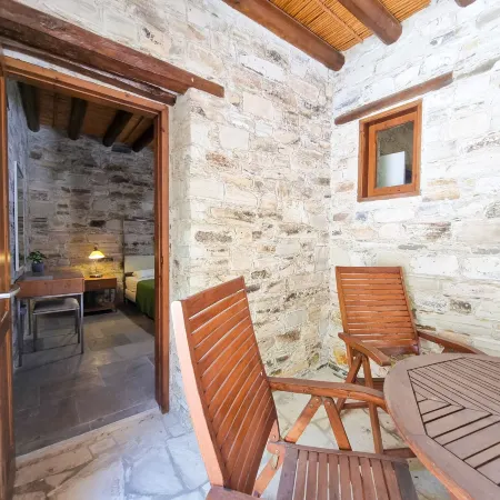 Skarinou's Landhouse Poolside Apartment