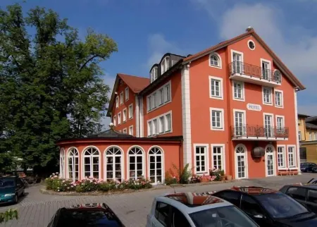 Hotel Königin Olga Отели в г. Нойлер