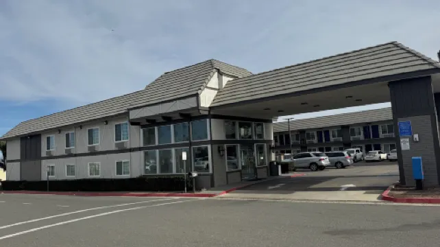 Studio 6 Corona, CA - West