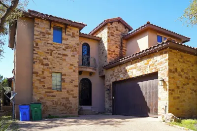 Stylish Lake Austin Retreat w/ EV Charger! Hotels in Bee Cave