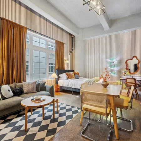 Storehouse Lofts Отели рядом с достопримечательностью «Центр исполнительских видов искусства Манна»