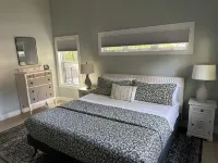 Red Oak-5 Bedroom with in Ground Pool, Fireplace-Walk to Restaurants