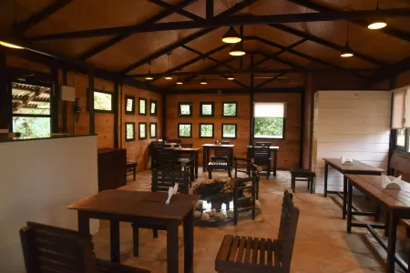 Redpanda Jungle Camp Отели рядом с достопримечательностью «Beyoung Ward»