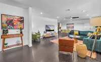 New-The Mod Poppy Large home 10 minutes from it all