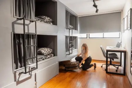 Hostel La Moneda Отели рядом с достопримечательностью «Культурный центр, монетный двор и площадь Сьюдадана»