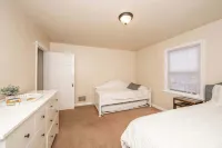 Kenwood Keys 2 Stay for 6! Hotel a Columbia Township