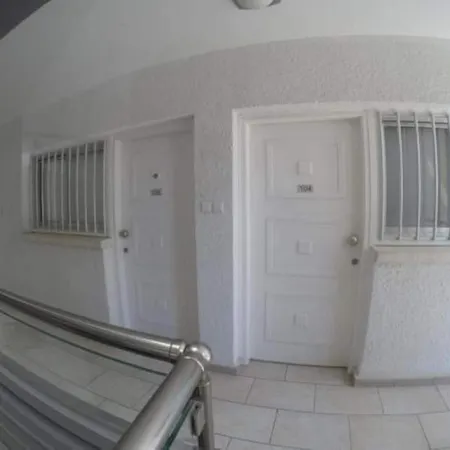 Les Palmiers Petrou Apartments