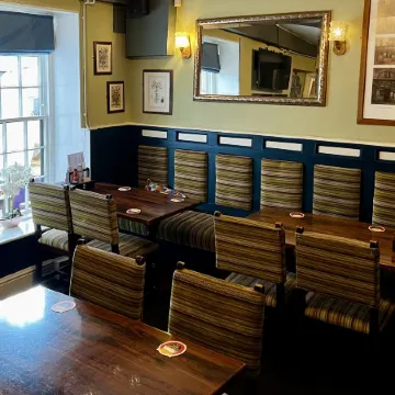 The Crown and Cushion Отели рядом с достопримечательностью «Dramatica»