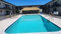 Studio 6 Alvin, TX - Pools