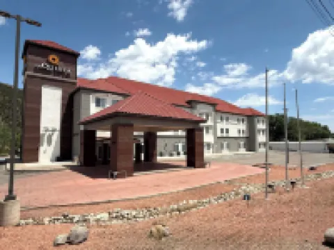 La Quinta Inn & Suites by Wyndham Ruidoso Downs Hôtels à : 