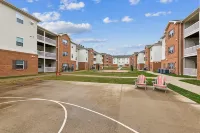 Spacious Apartment with Fitness Center and Balcony - Inviting Modern Retreat Hotels in Ontario