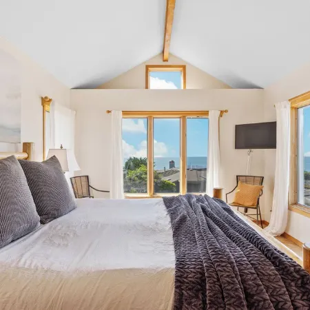 Pelican's Rest, by Vinifera Homes