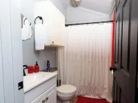 Charming cabin with WiFi and AC in delightful Belton Hotels in Belton