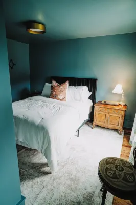 Charming & Historic 3-bedroom house in sleepy Gibson with Wifi, AC & hot tub