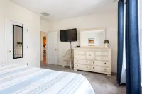 End Unit Townhome on Golf Course Cul-De-Sac with Great Sunsets & a Peloton