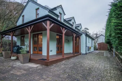 Llais Afon - 3 Bedroom Holiday Home - Fishguard Hotels near The Last Invasion Tapestry Gallery