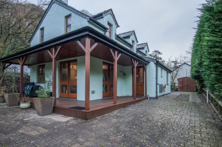 Llais Afon - 3 Bedroom Holiday Home - Fishguard Отели рядом с достопримечательностью «The Last Invasion Tapestry Gallery»