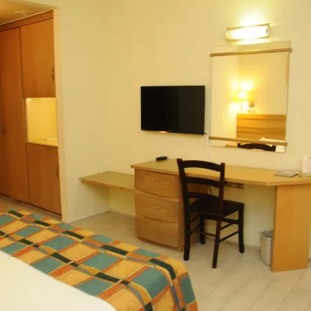 Adi Hotel