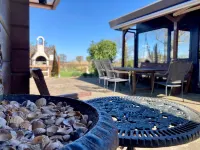 라우워스미어에 직접 접근할 수 있는 겨울 정원이 있는 6인용 하우스 마리케 Anjum 호텔