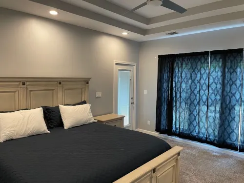 Spacious 4-bedroom house in Canyon Lake with WiFi, fitness area, large backyard