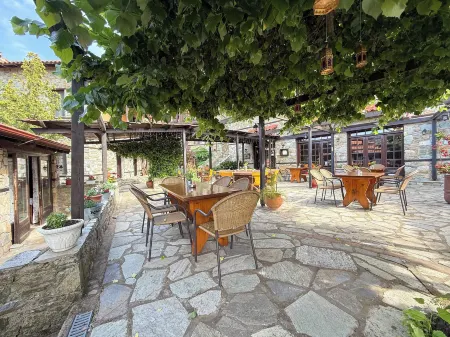 Pliades Traditional Guesthouse Отели в г. Платамон