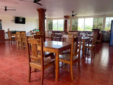 Hotel Real Costa Inn Отели рядом с Аэропорт Сан-Сальвадор