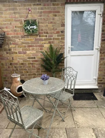 1 Bed Studio - Sleeps 2 - Smoking - Parking - Wifi Отели рядом с достопримечательностью «Брунел Юниверсити Лондон»