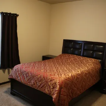 Cozy 2-bedroom condo in Waterloo south side with AC, WiFi & cable TV