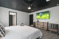 Heated Pool~Hot Tub~Ping Pong~King Bed~Yard Games