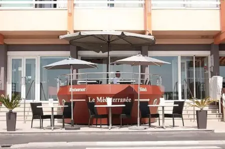 Logis Hôtel & Restaurant Mediterranee Отели в г. Сижан