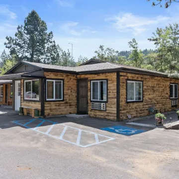 Lake Village Lodge