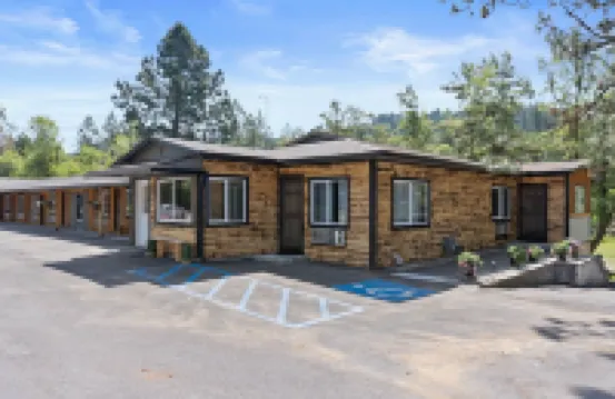 Lake Village Lodge